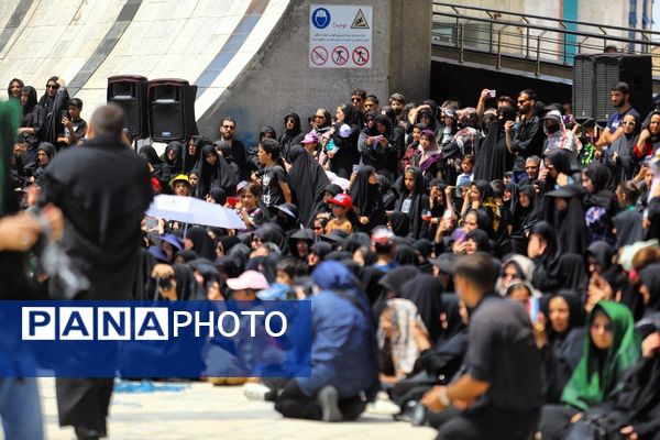 تعزیه ظهر عاشورا در جوار حرم امام رضا(ع) در مشهد