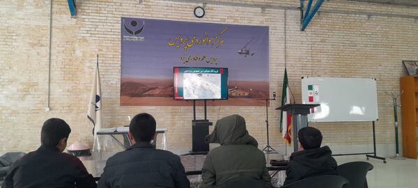 بازدید دانش‌آموزان دبیرستان شهید صدوقی از مرکز هوانوردی پردیس