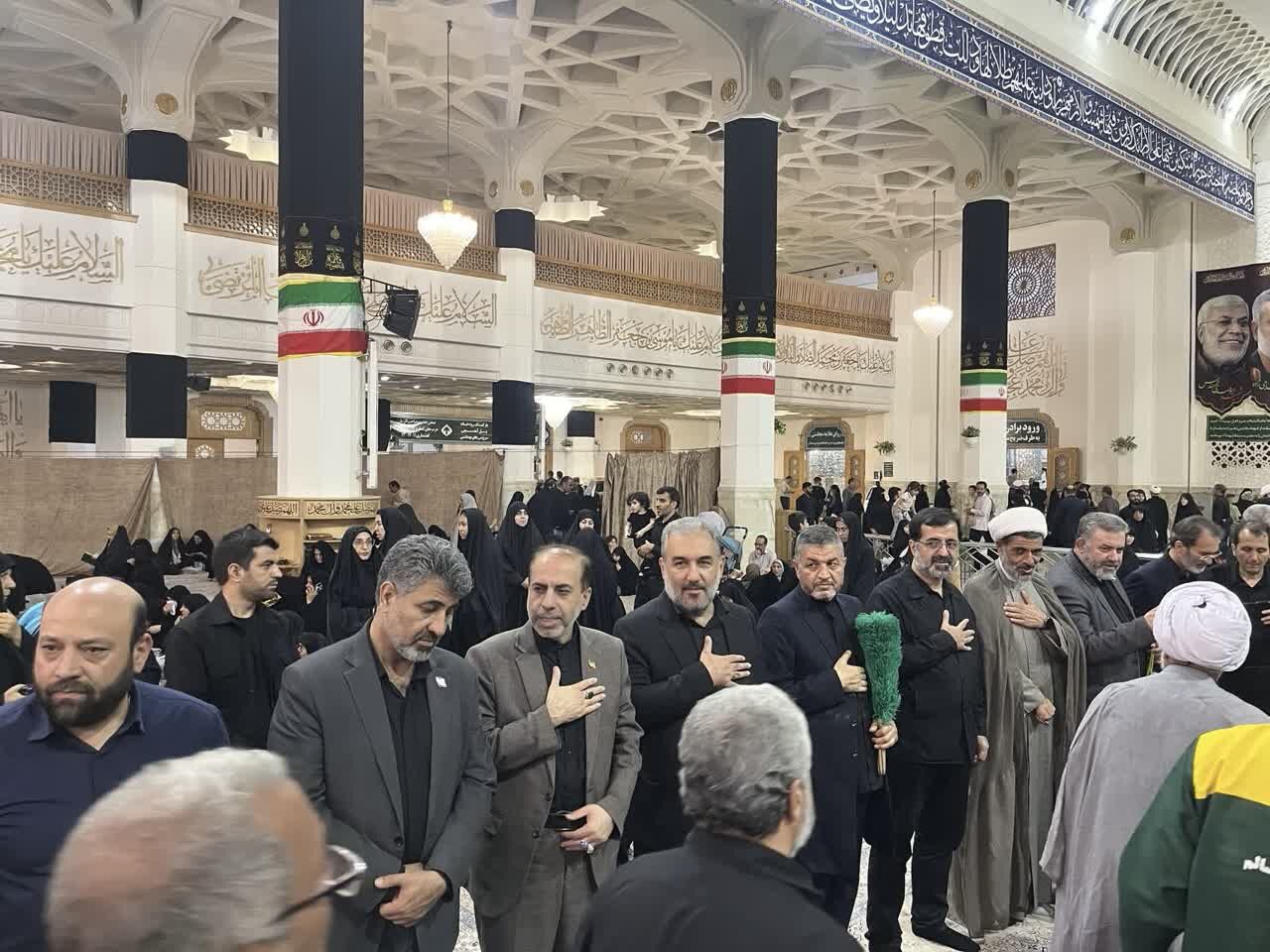 مراسم بزرگداشت رهبر شهید انقلاب در حرم حضرت معصومه(س)