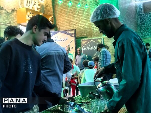 میزبانی در مسیر اجتماعات؛ فعالیت چایخانه حضرت زهرا (س)
