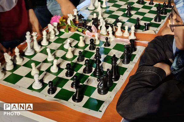 غرفه شهدای دانش آموز ورامین میزبان شما در میدان امام حسین با برنامه‌های فرهنگی
