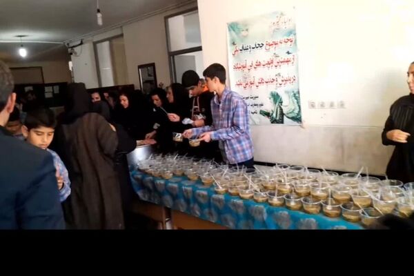 مراسم دهه فاطمیه و توزیع نذری 