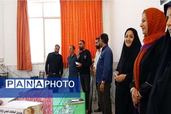 اولین جلسه انجمن اولیا و مربیان در دبیرستان شهید مجید دهنوی