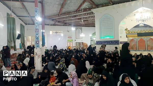  سفره های ساده افطار در امامزاده سید محمد (ع) کاشمر 
