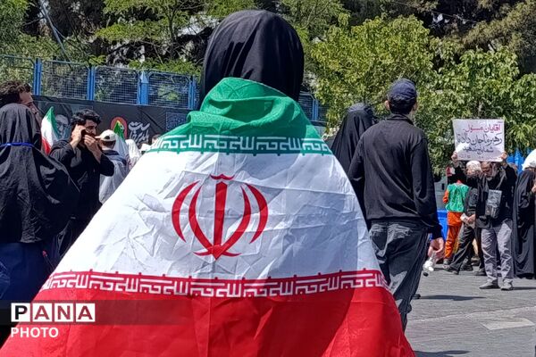 جمعیت بی‌شمار در صحن‌ های مصلی؛ آخرین لحظات وداع با رهبر