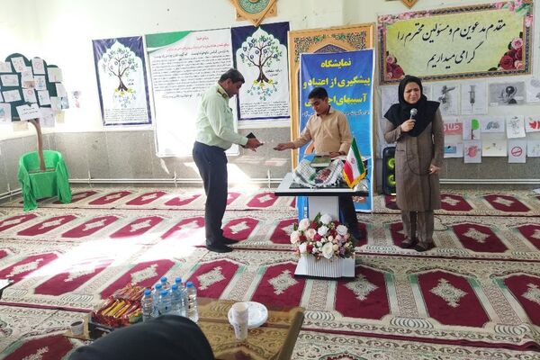 نمایشگاه مبارزه با اعتیاد و آسیب‌های اجتماعی در حاجی‌آباد 