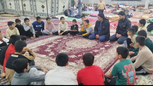 شور اعتکاف دختران و پسران بردسکن در یک صف معنوی