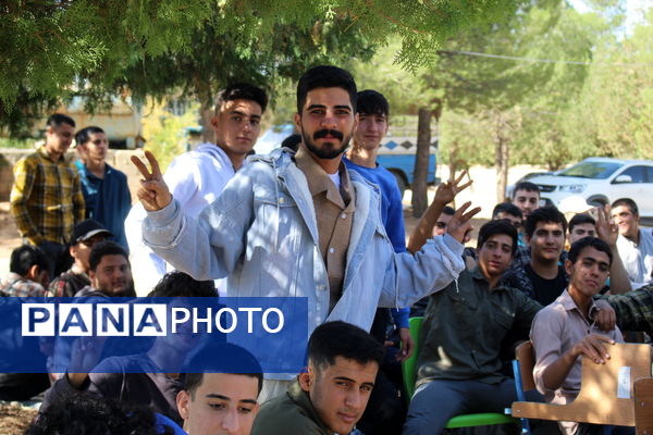 گرامیداشت هفته دفاع مقدس در مدرسه نخبگان عشایر گنجه‌ای یاسوج