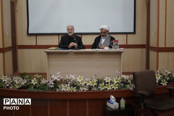 نشست کمیته رسانه و فضای مجازی مراسم تشییع رهبر شهید در قم