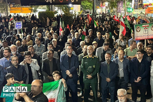میان دانش‌آموزان و رهبر شهید پیمان جاودانه با نوای سرود رقم خورد