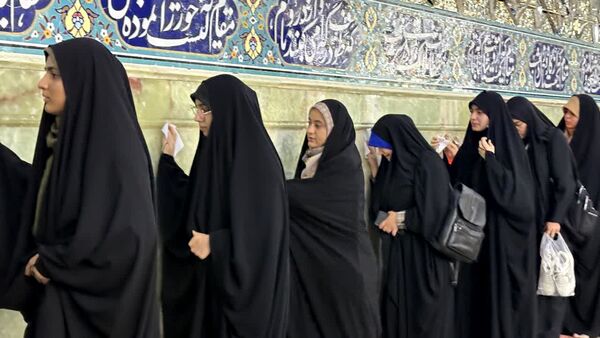 آیین غبارروبی حرم حضرت معصومه(س) با حضور بانوان طلبه