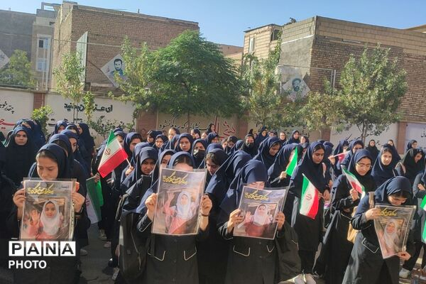 آیین بازگشایی مدرسه در دبیرستان شاهد کوثر شهرستان رباط‌کریم