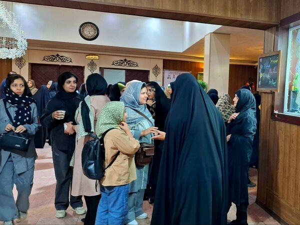 انتخابات اعضای انجمن اولیا و مربیان دبیرستان دخترانه انقلاب ناحیه دو