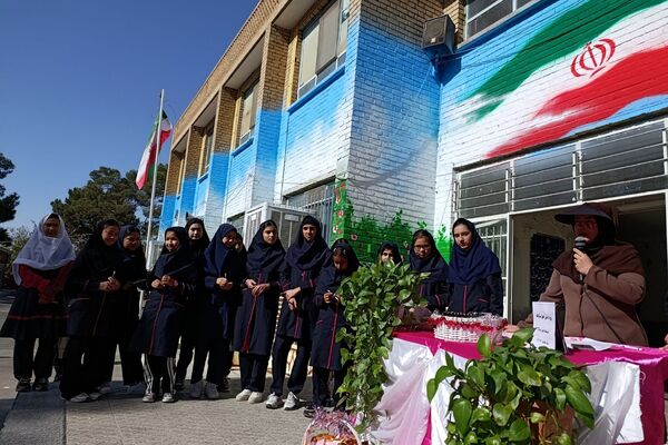 گرامیداشت روز دانش آموز در مدارس دخترانه پیشوا؛ شکوفایی مهر و علم در باران، کوثر، دیانت و مهردخت