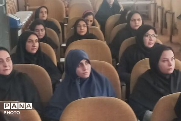 دوره آموزش و مهارت افزایی تغذیه و نگهداری از کودک در ناحیه دو شهرری 