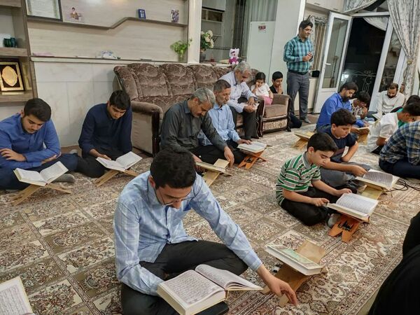 محفل قرآنی چهل شب با چهل شهید در بیت معظم شهدا شهرستان کاشمر 