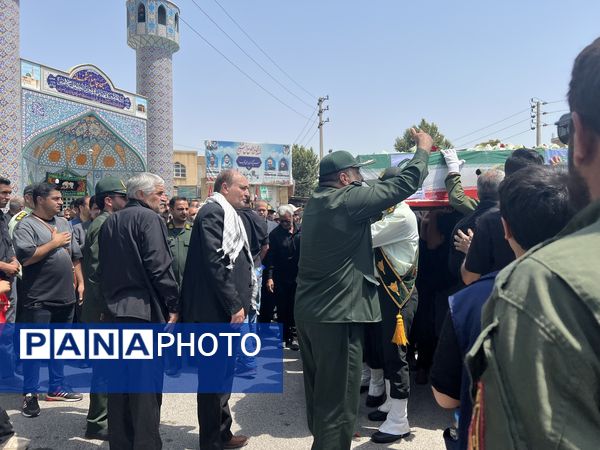 تشییع پیکر شهید ایمان وحیدی در آشخانه