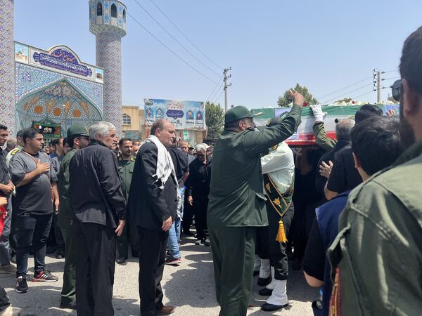 تشییع پیکر شهید ایمان وحیدی در آشخانه