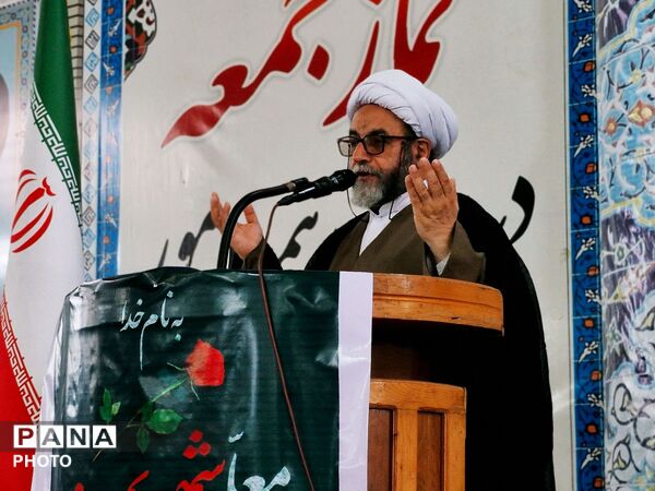 اقامه نمازجمعه با حضور فرهنگیان و دانش‌آموزان در گلوگاه