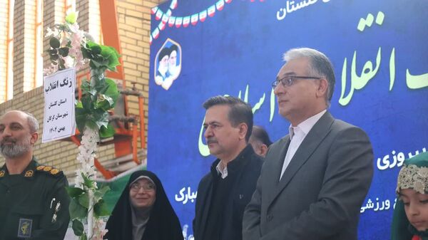 زنگ انقلاب نواخته شد