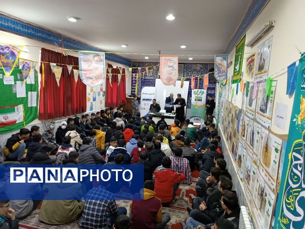 کارگاه آموزشی پیشگیری از آسیب‌های فضای مجازی در دبیرستان رجایی