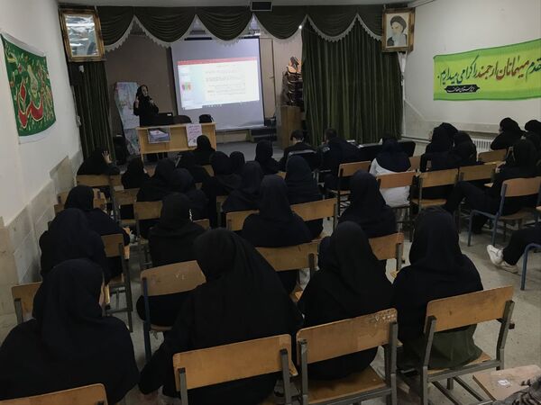 همایش آشنایی با کنکور در دبیرستان عفاف ناحیه ۲ 