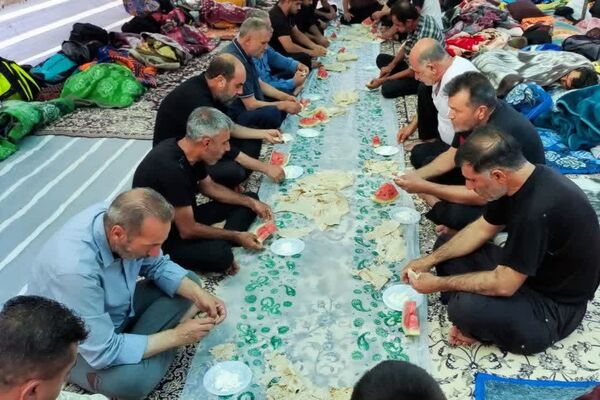ازدحام پرشور زائران از شهرستان بیضا در کربلا معلی