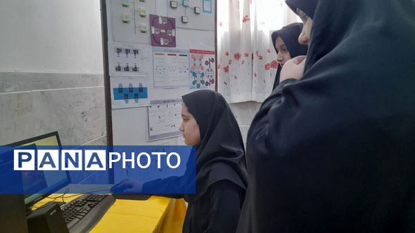 نمایشگاه هفته معرفی مشاغل در هنرستان شاهد نجمیه قم 