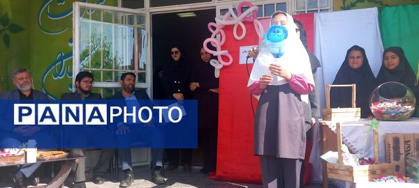 تقدیر از دانش‌آموزان برتر قرآنی در دبستان حضرت رقیه (س)