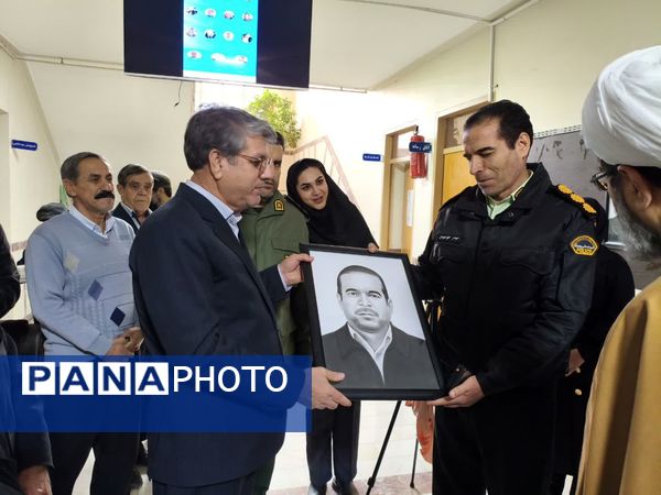 به صدا در آمدن زنگ انقلاب در مدارس اسلام آباد غرب 