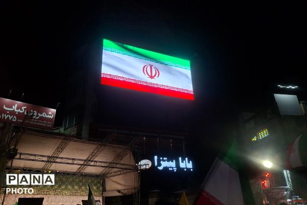 حضور پرشور مردم در تجریش تهران در شب هشتادوسومین اجتماعات‌ مردمی
