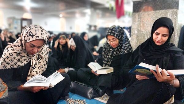 زمزمه دعای عرفه در پارسیان