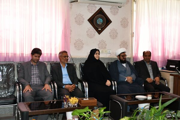 حضور امام جمعه، فرماندار و مدیر آموزش پرورش مه ولات در مدارس شهرستان