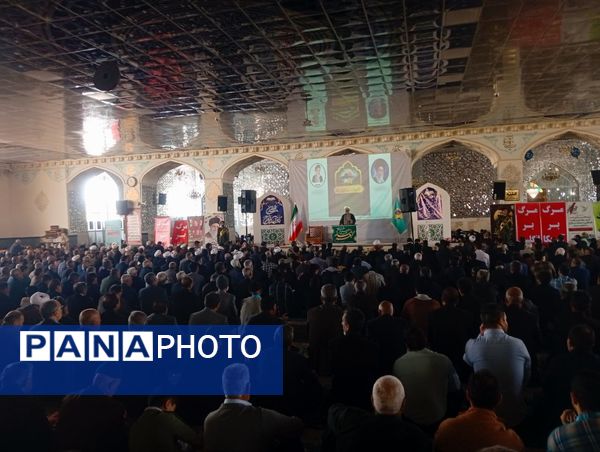 نماز جمعه این هفته شهرستان کاشمر همزمان با روز قدس برگزار شد 