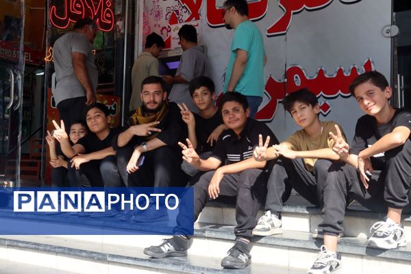 خادمی عاشقانه