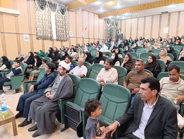 جلوه‌هایی از انتخابات انجمن اولیا دبستان معلم ۲ در آشخانه 