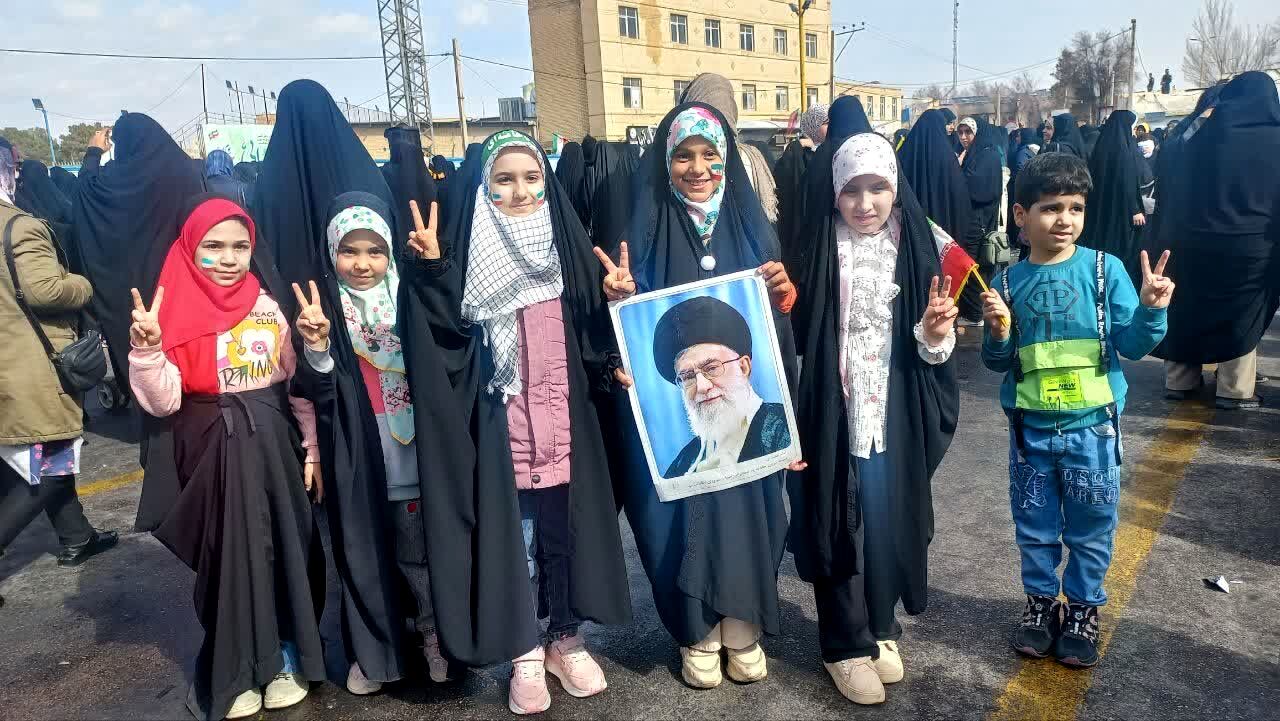 حضور پرشور مردم مبارکه در راهپیمایی ۲۲بهمن 