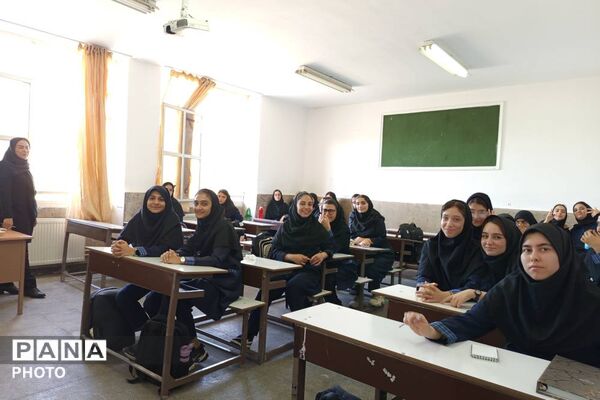 پاییز با بوی کتاب آغاز شد