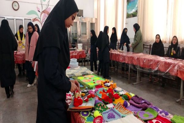 برپایی نمایشگاه و بازارچه کارو فناوری در دبیرستان شهید مجید دهنوی نیشابور