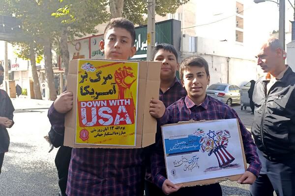 همه‌باهم در راهپیمایی روز دانش‌آموز؛ تجلی وحدت و آگاهی نسل نو