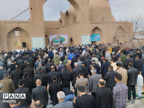 اقامه نماز بندگی در مسجد جامع تاریخی شهر رشتخوار