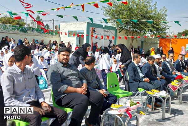 جشن شکوفه‌های کلاس اولی در دبستان فرهنگیان