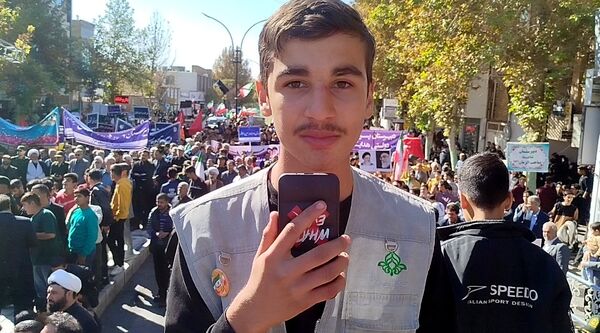 حضور پرشور دانش‌آموز خبرنگاران پانا کاشمر در راهپیمایی ۱۳ آبان