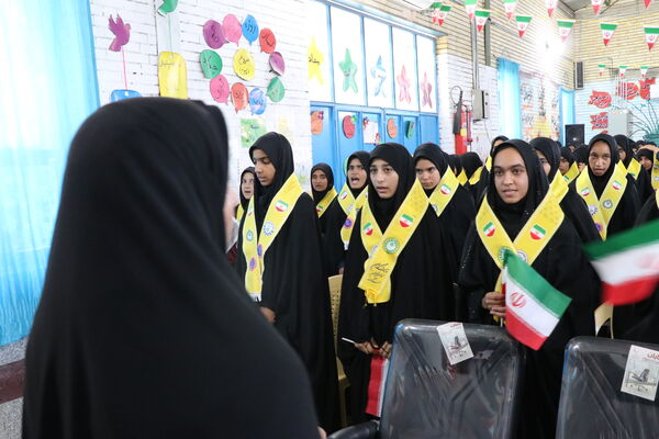 همایش یاوران انقلاب دانش‌آموزان مدارس عشایری شهرستان‌ جیرفت 