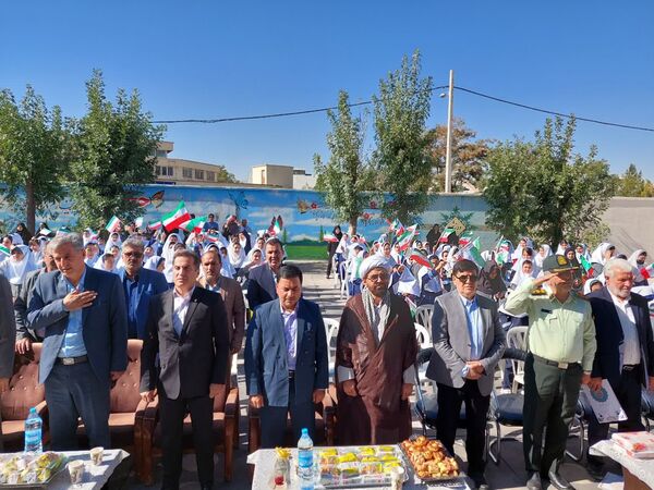 نواختن زنگ مهر در مدارس شهرستان خرم‌دره 
