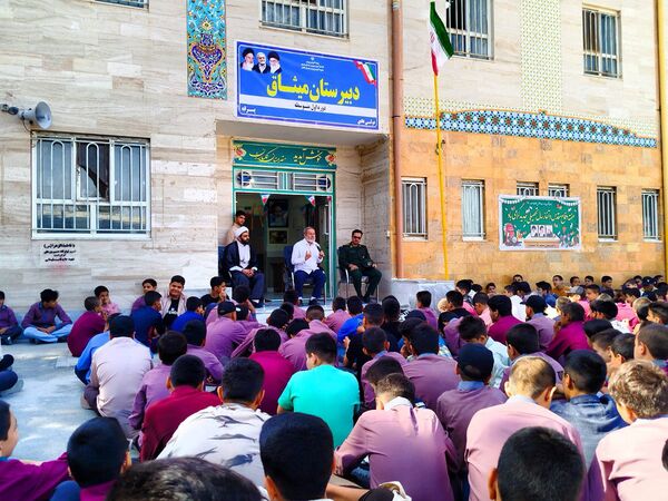 روایتی از دفاع مقدس در دل دبیرستان میثاق کاشمر