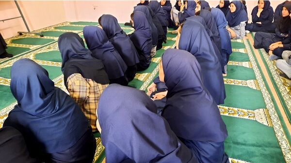 اولین جلسه حجاب و عفاف در دبیرستان فرهنگیان ناحیه۷ مشهد 