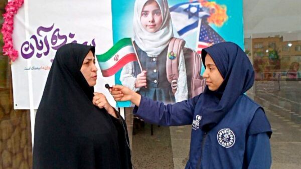 طلوع آگاهی در دل های کوچک؛ جشن روز دانش آموز در دبستان لطیفه