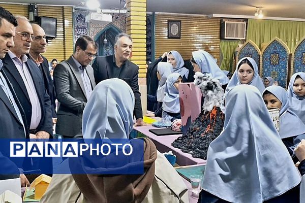 نمایشگاه پژوهش به مناسبت هفته پژوهش در دبستان حکمت نبوی ناحیه دو شهرری 