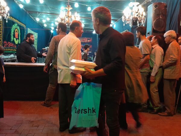خدمت‌رسانی به زائران دهه آخر ماه صفر در ایستگاه‌های صلواتی موکب‌های مشهد
